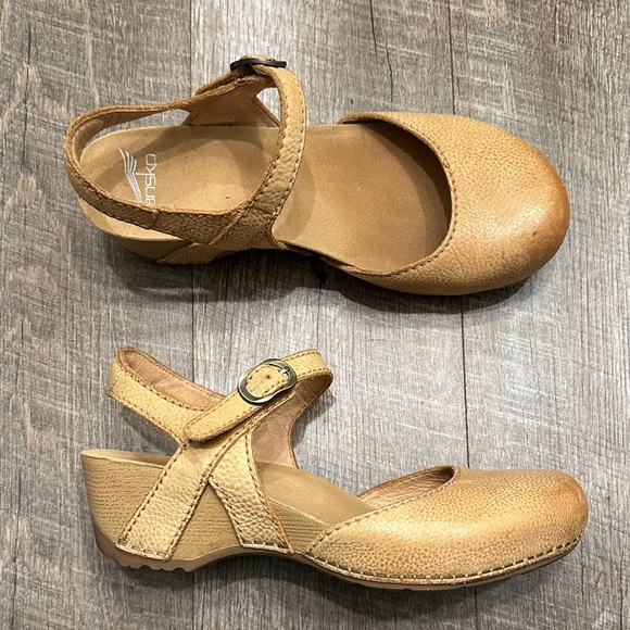 Dansko Tiffani Beige burnished tan Leather Strap sandal Shoes Size 38 - Picture 2 of 9